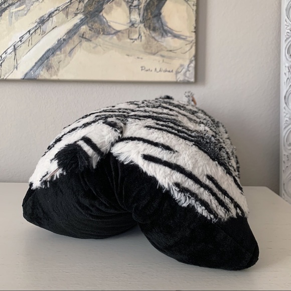 NWOT Zebra Pillow Pet - Picture 4 of 16